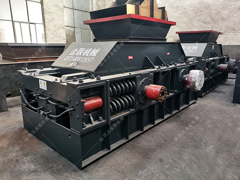 大型铁矿石对辊制砂机多少钱一台？