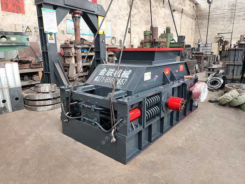 中型半自动对辊9I免费看片发往广东 破碎矿石