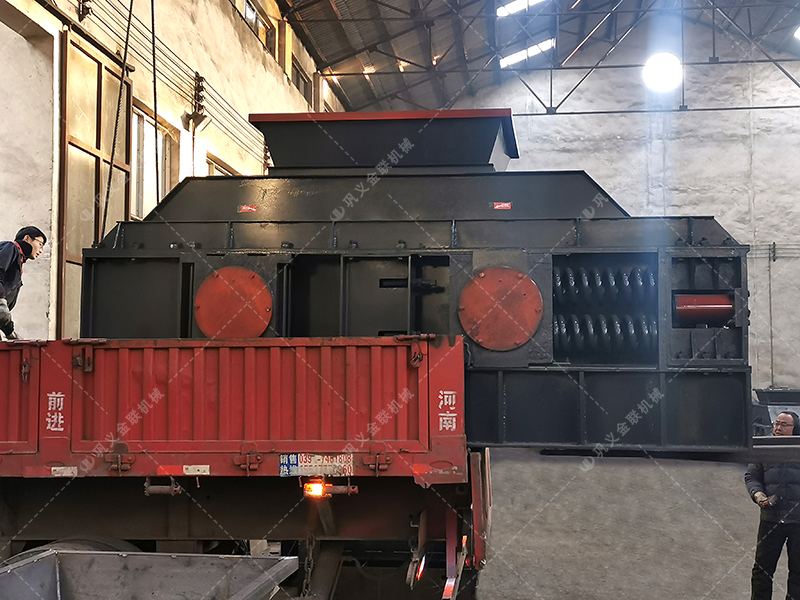 单台大型对辊式制砂机设备发货图片