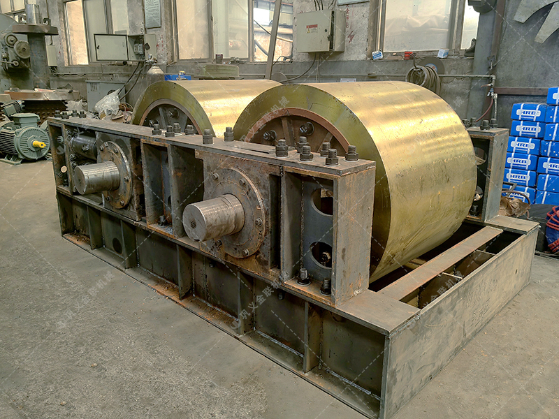 如何通过液压对辊9I免费看片实现石英石的2mm准确破碎? 如何通过液压对辊9I免费看片实现石英石的2mm准确破碎?