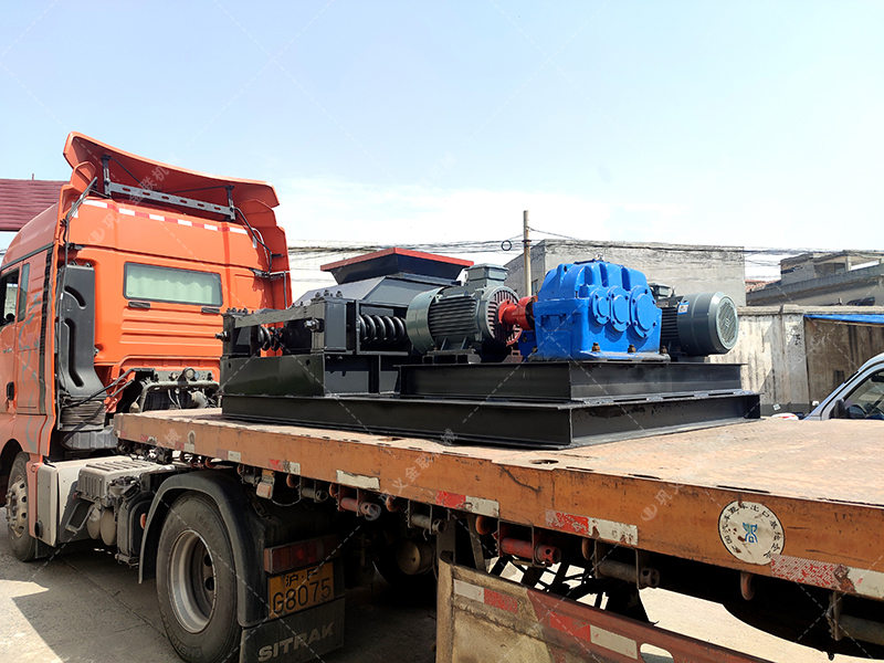 面对大块高硬度的原煤与煤矸石，双齿辊9I免费看片凭什么能“啃”得动？